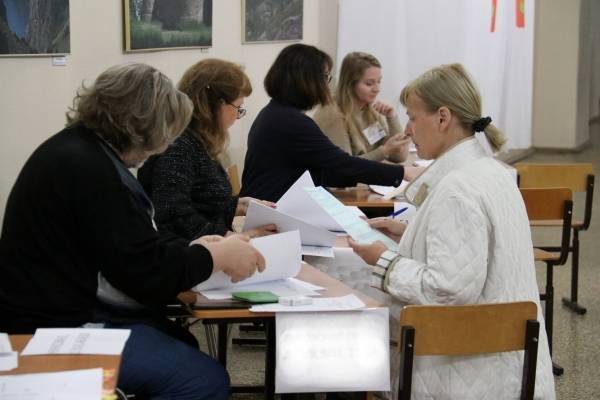 Явка на выборах губернатора Петербурга на 12:00 составила 6,61%