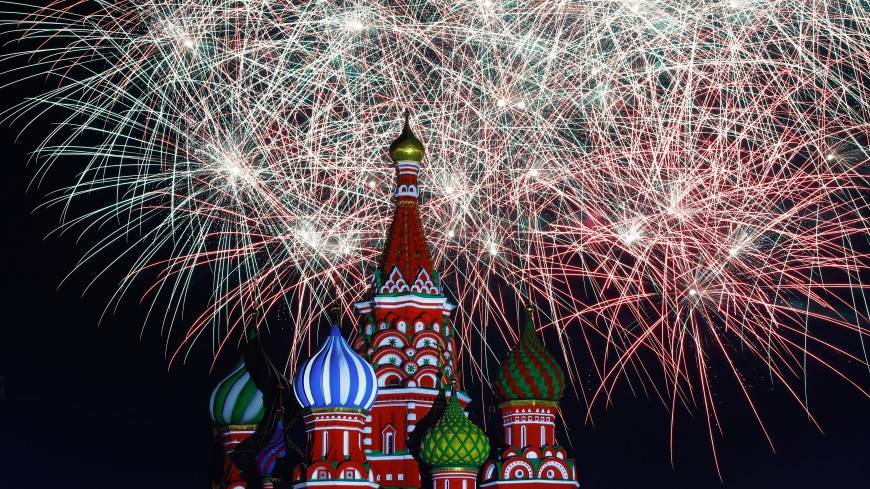 Пять минут феерии: в честь 872-летия Москвы прогремел праздничный салют