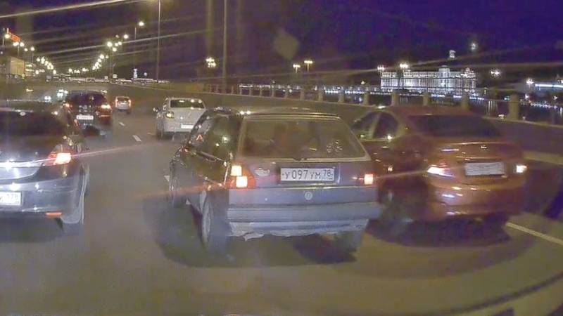 Daewoo Nexia не проскочила перед Lifan на Московском проспекте Петербурга