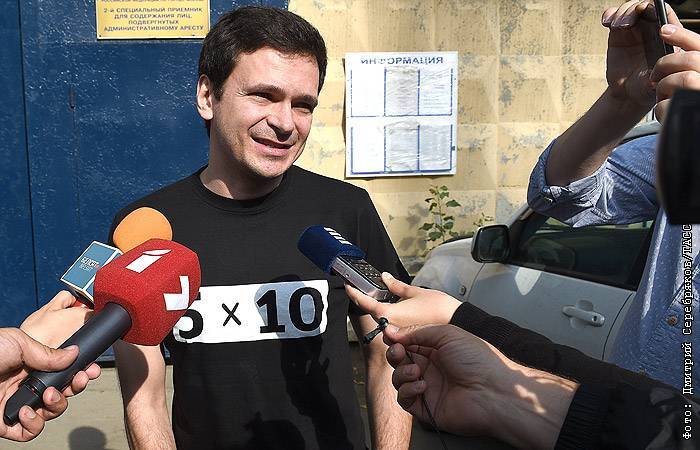 Илья Яшин вышел из спецприемника после пятого ареста