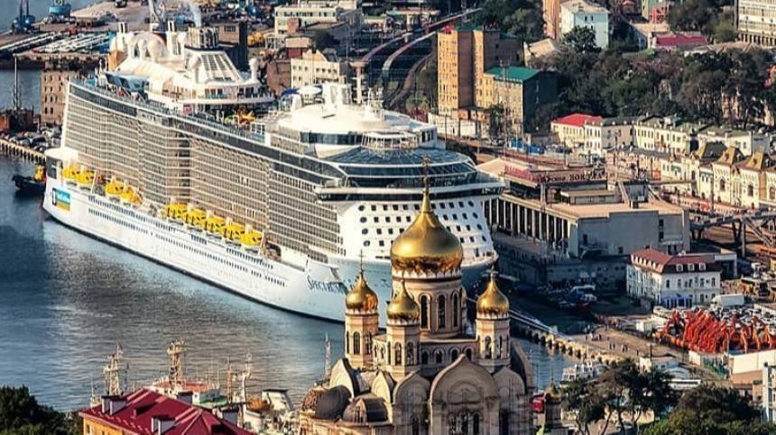 Видео: в порт Владивостока зашел самый большой в истории круизный лайнер