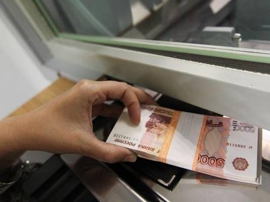Почти треть россиян готовы забрать деньги из банка. А трети забирать нечего