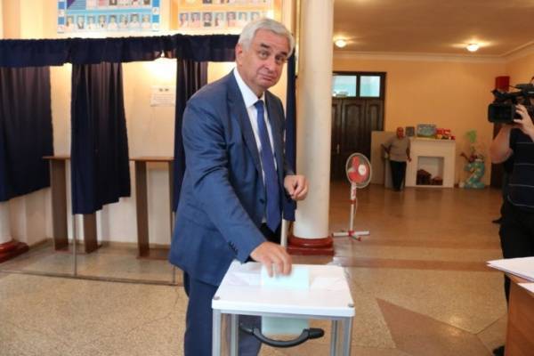 Хаджимба снова становится президентом Абхазии — подсчитано 90% бюллетеней