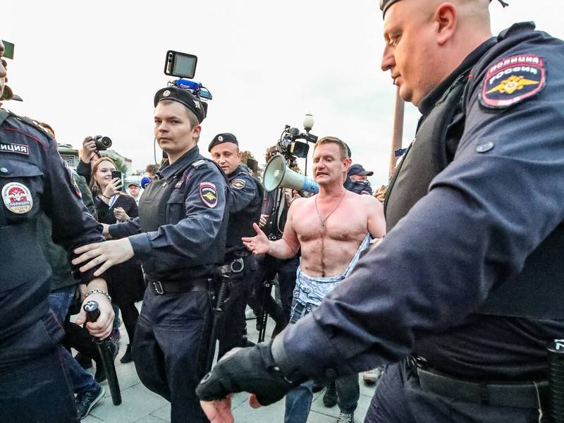 В ОНН призвали расследовать действия полиции на митингах в Москве