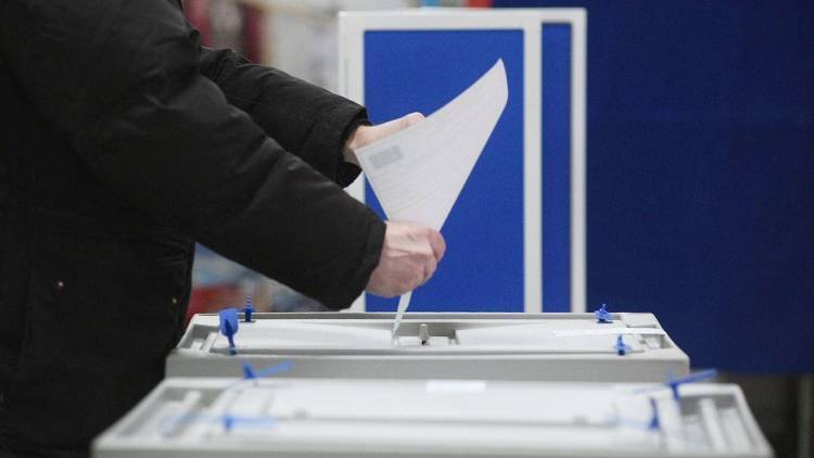 В Петербурге открылись избирательные участки для голосования