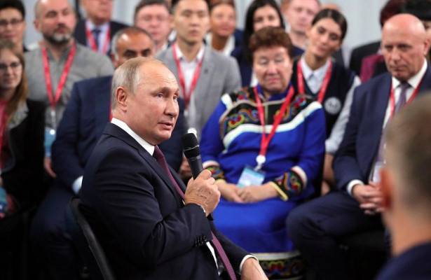 Путин пошутил про тещу на Восточном экономическом форуме
