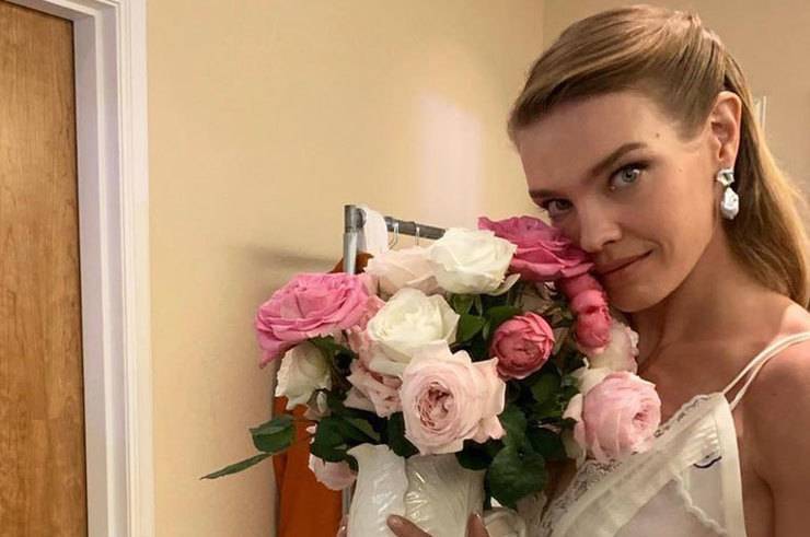 Наталья Водянова в нарядах в стиле принцессы Дианы открыла модный показ