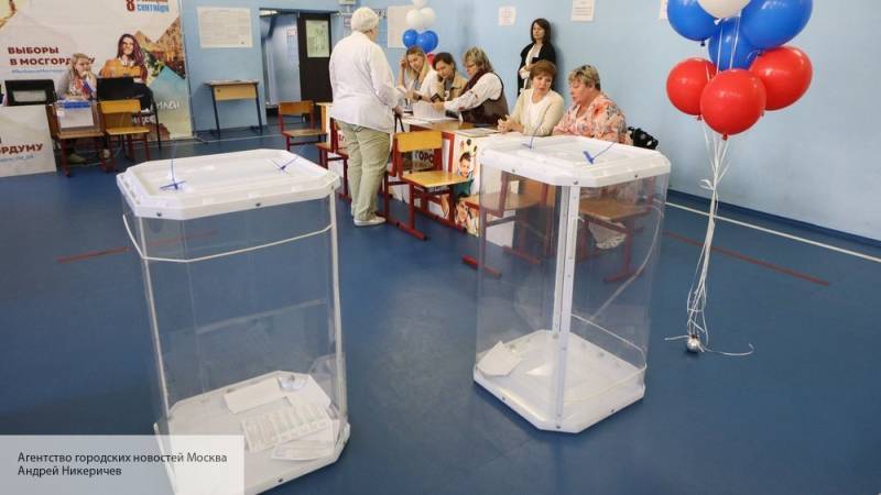 Полиция выдворила с избирательного участка устроившего скандал навальниста