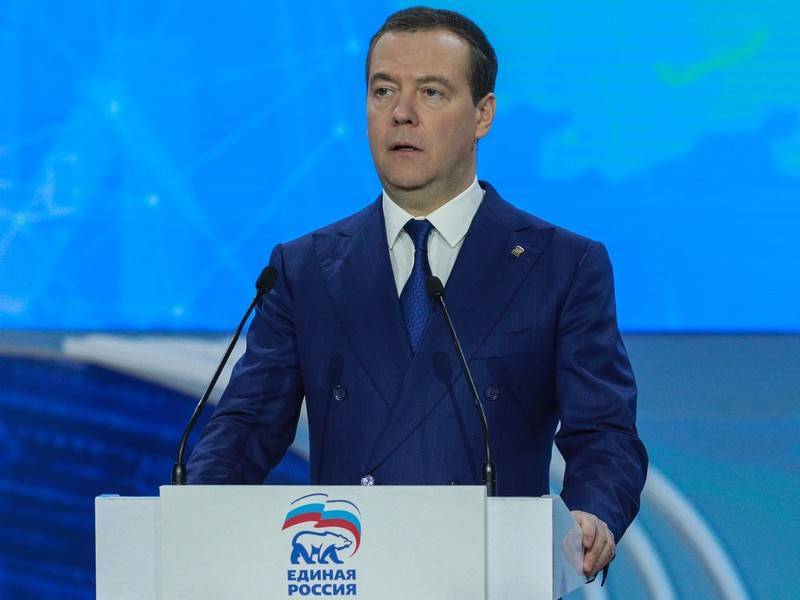 Медведев высказался против поддержки «Единой Россией» самовыдвиженцев