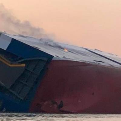 Грузовое судно Golden Ray потерпело крушение у берегов США