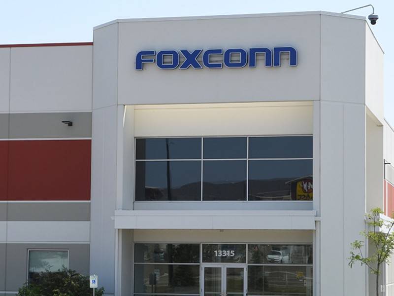 Apple и Foxconn обвинили в нарушении трудового законодательства Китая