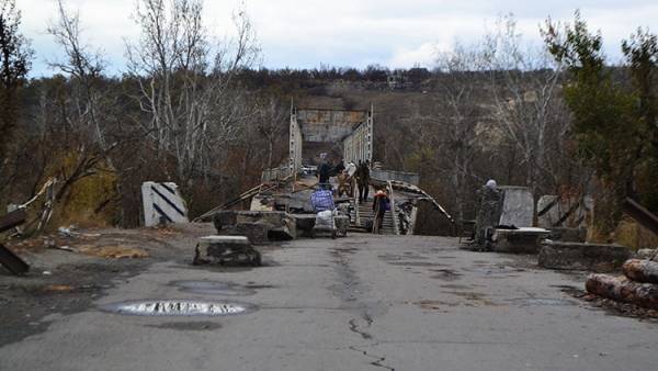 Украина выразила готовность начать восстанавливать мост в Станице Луганской