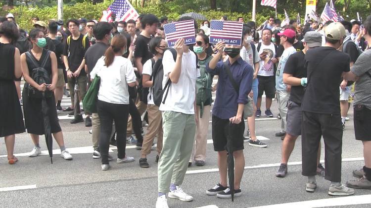 Митингующие в Гонконге требовали от США вмешаться и ввести санкции против КНР