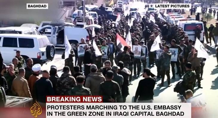 Демонстранты предприняли попытку штурма американского посольства в Багдаде