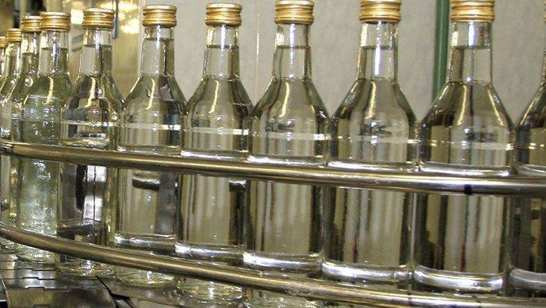 Минимальная розничная цена поллитровки водки увеличилась на 15 рублей