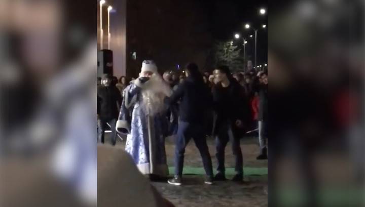 Пришлось звать полицию: потасовка с участием дедов Морозов попала на видео