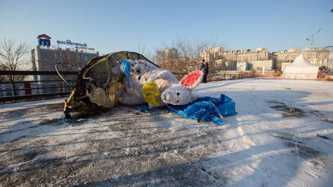 Во Владивостоке в новогоднюю ночь сгорела фигура "Мышь на сыре"