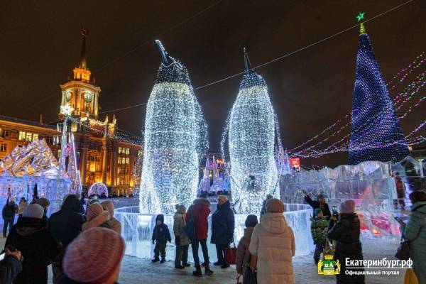 В ледовом городке Екатеринбурга в новогоднюю ночь побывало около 8 000 человек