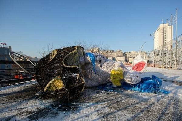 Во Владивостоке в новогоднюю ночь на главной площади города сожгли гигантскую фигуру мыши
