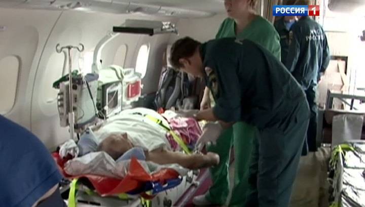 Двух полицейских, пострадавших при нападении на пост ДПС в Магасе, перевозят в Москву