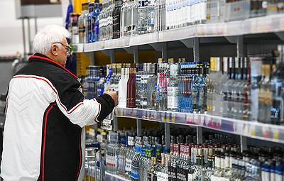 В России с 1 января вырастет минимальная цена на водку и коньяк