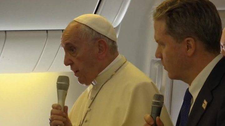 Папа Римский извинился за то, что оттолкнул паломницу