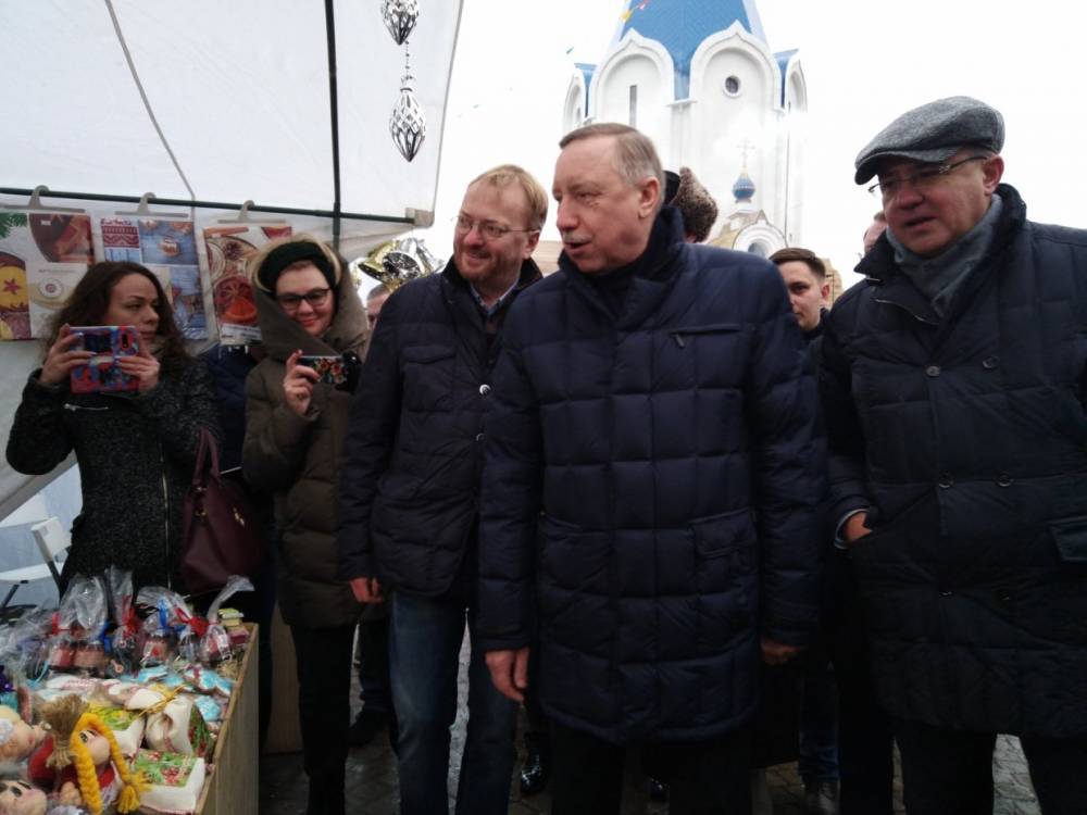 Беглов и Милонов посетили праздничную ярмарку в Шушарах
