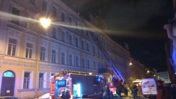 В пожаре в Петроградском районе погибла женщина и пострадал ребенок