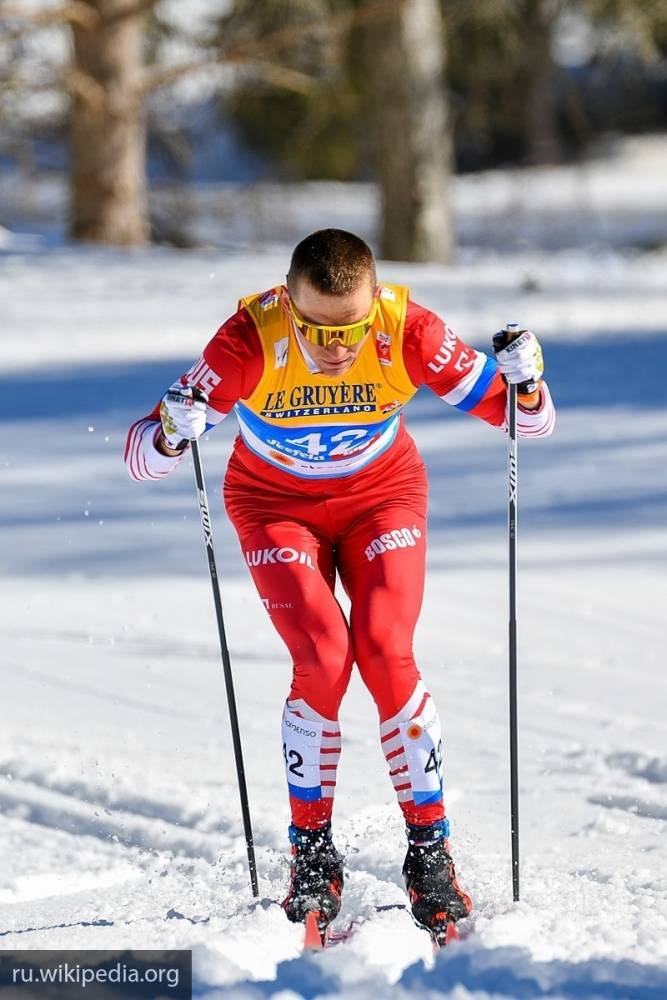 Лыжник Большунов стал лучшим в гонке преследования на «Тур де Ски»