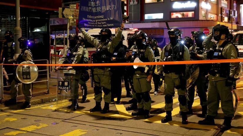 Около 400 протестующих задержаны полицией Гонконга