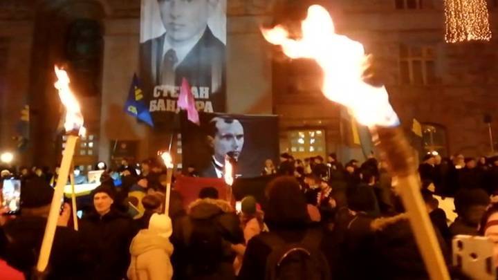 В Киеве националисты отметили день рождения Бандеры факельным шествием