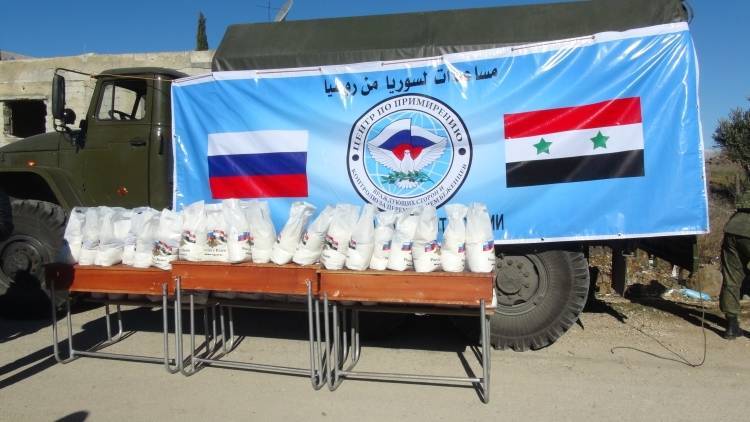 Российские военные провели гуманитарную акцию в сирийской провинции Ракка
