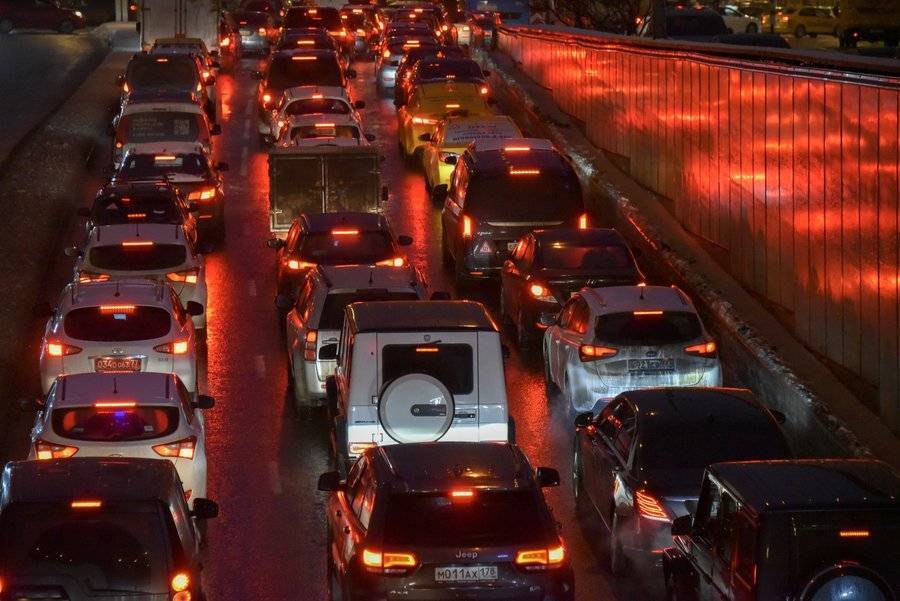 Более 650 тыс автомобилей выехали на улицы столицы в новогоднюю ночь
