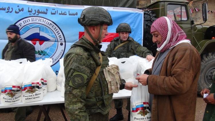 Российские военные в Сирии раздали жителям провинции Даръа более тонны продовольствия