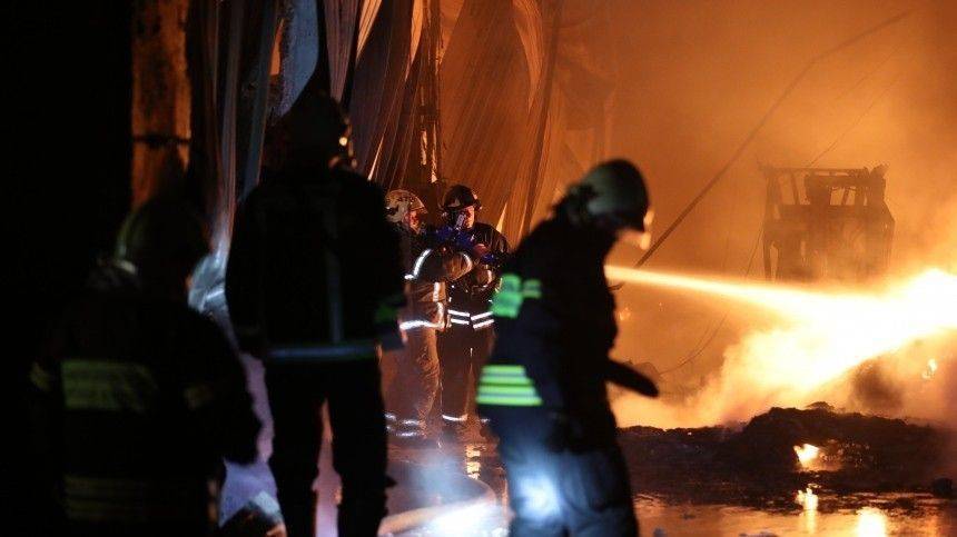 Пожар на нефтеперерабатывающем заводе в Ухте тушили почти семь часов