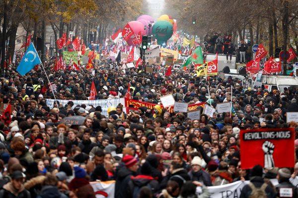 На протесты из-за пенсионной реформы вышли 1,7 млн французов — профсоюз