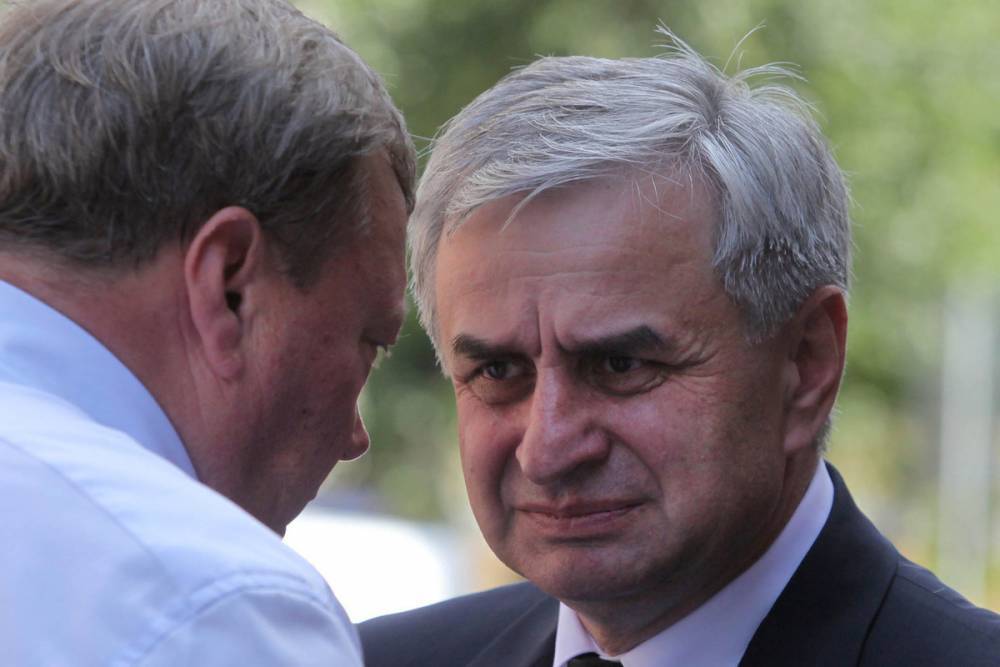 Президент Абхазии вновь отказался уходить в отставку
