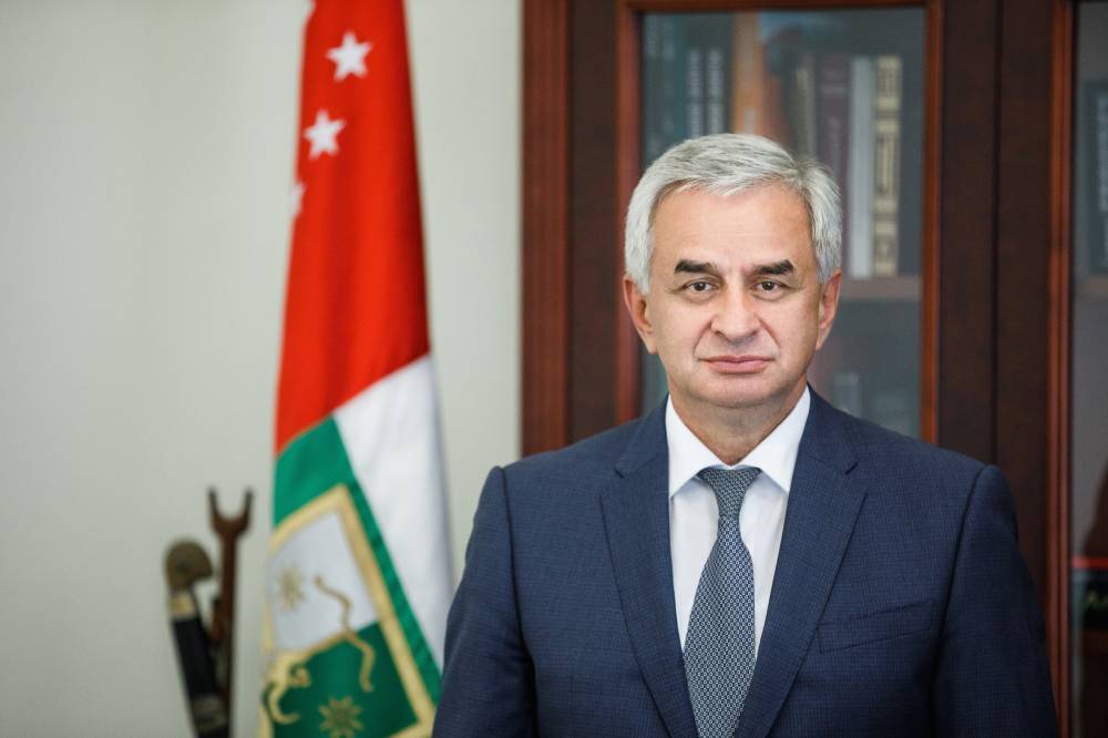 Президент Абхазии отказался уходить в отставку на фоне протестов