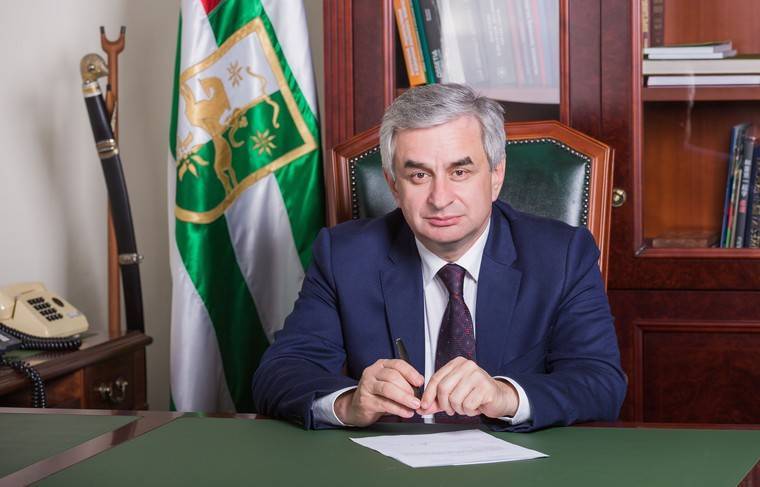 Лидер Абхазии предложил митингующим провести переговоры