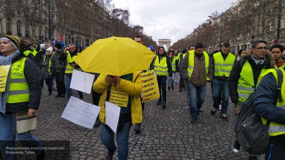 Профсоюзы во Франции продолжают массовые забастовки против пенсионной реформы