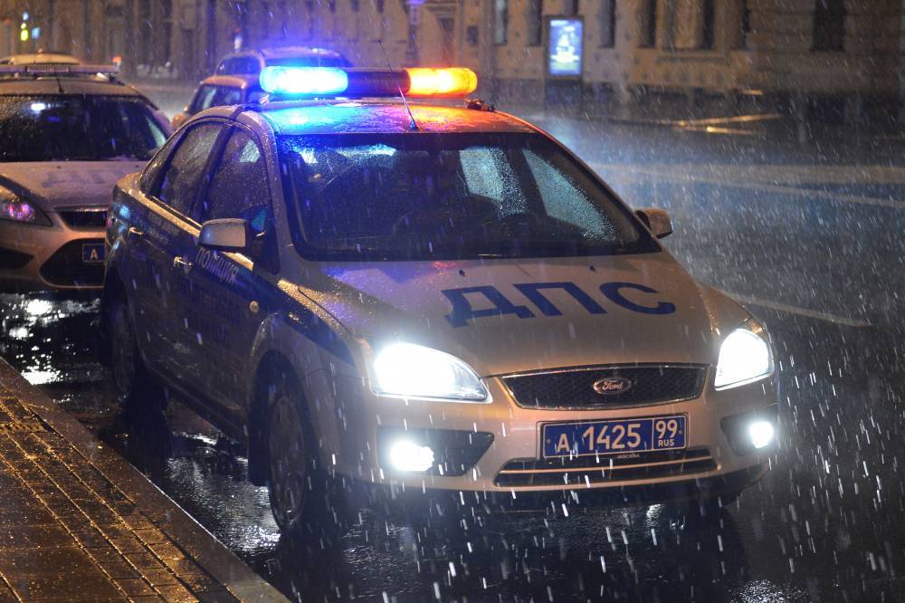 Водитель иномарки в Москве проглотил сверток с наркотиками на глазах у полицейских