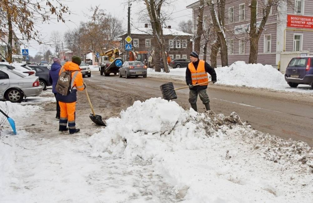 Автомобили нарушителей в Вологде уберут вместе со снегом