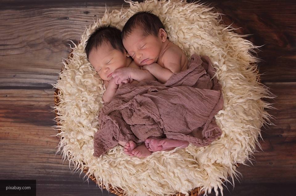 Американка родила две пары близнецов за год