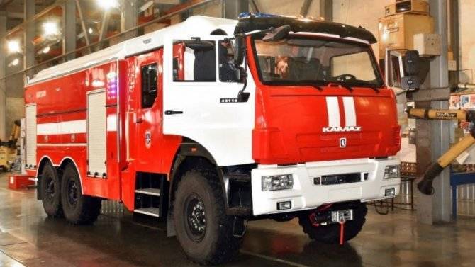 Новый российский спецавтомобиль "Гефест" может тушить пожары при сильных морозах и обеспечивать горячей водой многоэтажные дома