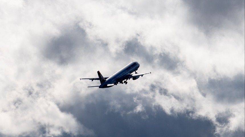 Российский самолет совершил жесткую посадку в Анталии — у борта пробит фюзеляж