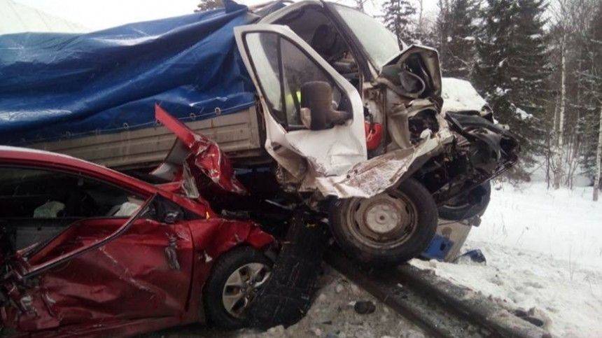 Девять человек, в том числе четверо детей, пострадали в ДТП с автобусом под Пермью