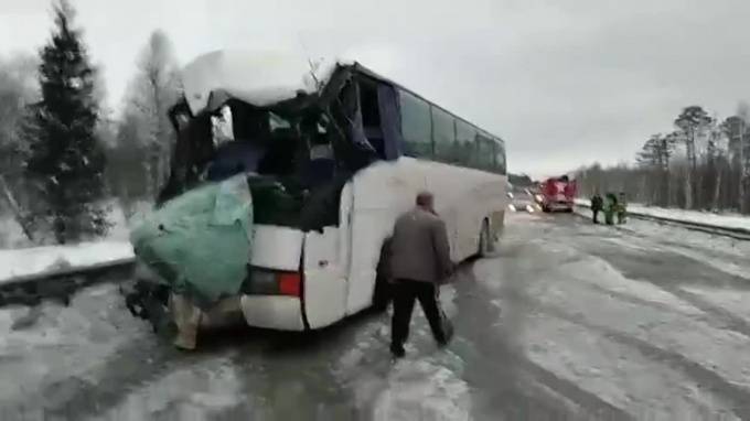 В Пермском крае автобус со школьниками попал в массовое ДТП