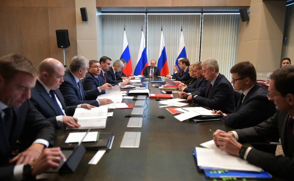 Путин требует от Аксенова и Развожаева заняться снижением цен в Крыму