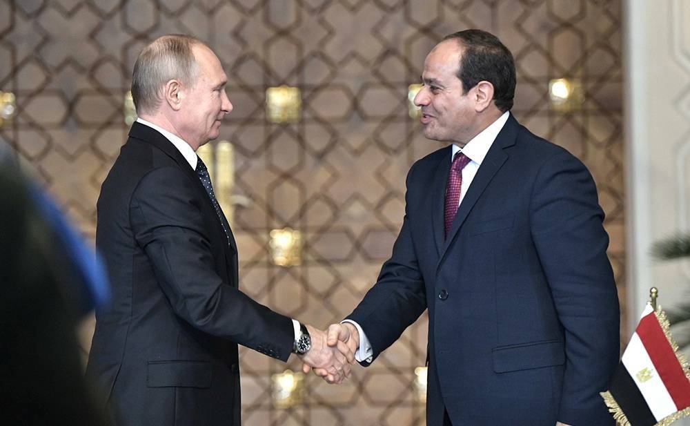 Путин обсудил Ливию с президентом Египта