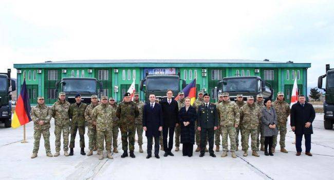 Грузия получила от Германии 12 грузовиков на нужды Сил обороны